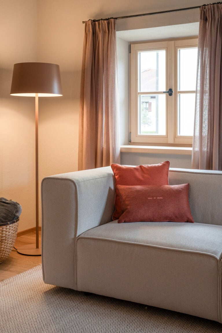 Couch in der Ferienwohnung Liesl im Oidn Knoglerhof